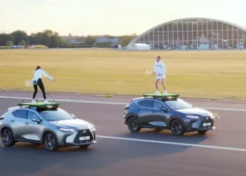 🎾 Lexus joacă tenis pe mașini în mișcare și sparge două recorduri Guinness