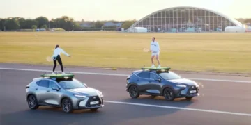 🎾 Lexus joacă tenis pe mașini în mișcare și sparge două recorduri Guinness