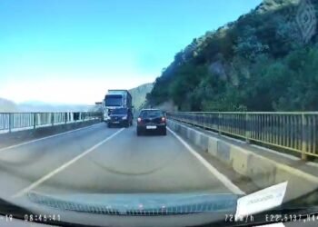 Inconștiență pe DN 6: Un șofer a pus în pericol viețile tuturor cu o depășire ilegală și extrem de riscantă