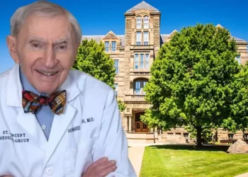 Medicul care muncește la 102 ani