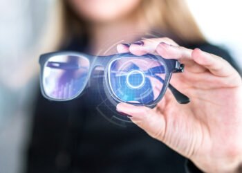 Explozie pe piața ochelarilor inteligenți: Vânzările vor depăși 1 milion de unități în 2025!