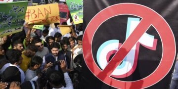 Tragedie în Pakistan: O adolescentă ucisă de tatăl ei pentru că refuza să renunțe la TikTok