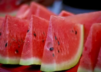 Cinci alimente recomandate în perioadele de caniculă