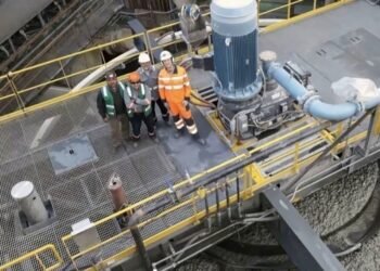 Șase studenți mor după prăbușirea unei platforme într-un bazin cu cianură