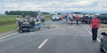 Autospecială a Poliției, răsturnată pe șosea