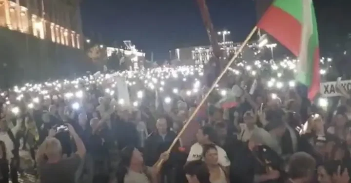 Bulgarii refuză trecerea la euro și protestează