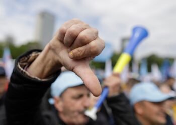 Sindicatele cer tăierea subvențiilor pentru partide în anii cu deficit excesiv