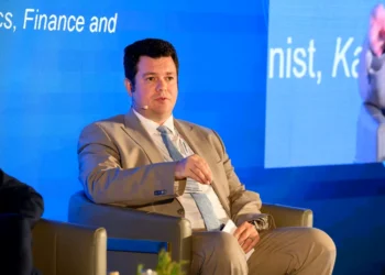 Directorul unei companii din energie renunță la 20% din salariu