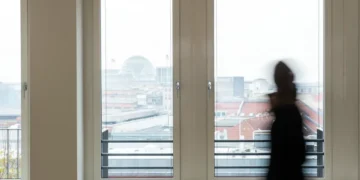 Germania – țara singuraticilor? Un german din cinci trăiește singur, iar riscul de sărăcie crește alarmant