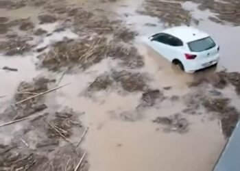 Ploi torențiale în Catalonia: Două persoane dispărute, trafic feroviar paralizat și spitale afectate