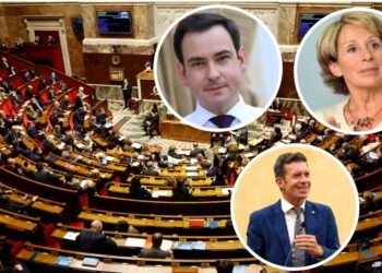 Trei deputați francezi au fost obligați să demisioneze