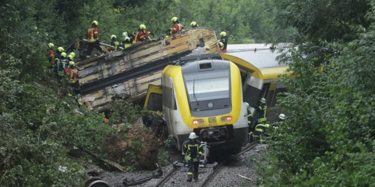 Accident feroviar grav în Germania: Tren Deutsche Bahn deraiat la Riedlingen, trei morți și zeci de răniți