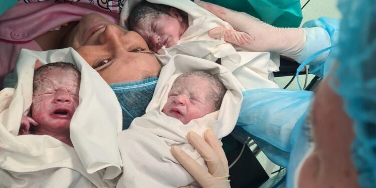 Tripleți născuți la Timișoara: Vlad, Victor și Valeriu, miracolul unei nopți de vară