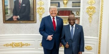 Gafa lui Donald Trump, în formă continuată