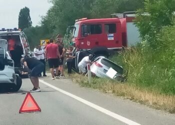 Impact violent la Vârț: patru persoane rănite, printre care două femei