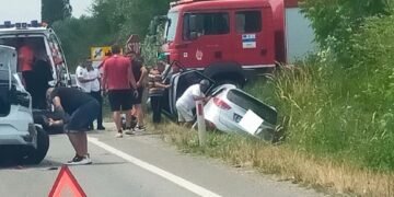 Impact violent la Vârț: patru persoane rănite, printre care două femei