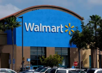 Atac sângeros în Michigan: 11 persoane înjunghiate în fața unui Walmart. Suspectul, reținut de poliție