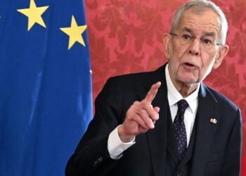 O grijă pe care președinții României nu au avut-o niciodată. Exemplul austriac!