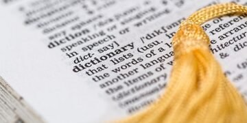 Cambridge English Dictionary adaugă peste 6.000 de cuvinte noi în 2025: de la „Skibidi” la „Delulu”