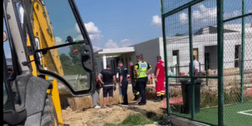 Intervenție contracronometru la Tismana: un bărbat, prins sub un mal de pământ în timpul unor lucrări