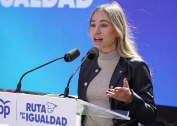 Scandalul diplomelor false zguduie politica spaniolă: val de demisii și CV-uri revizuite în plină vară