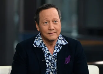 Rob Schneider: „Avem nevoie de dezacorduri dezordonate pentru a progresa ca națiune”