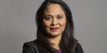 Ministrul britanic al persoanelor fără adăpost demisionează după ce și-a evacuat chiriașii