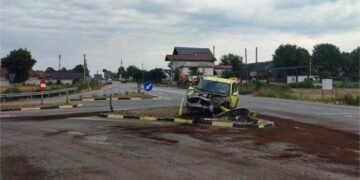 Logan lovit violent de o cifă de beton