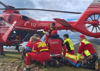 Patru persoane au murit după ce un vehicul s-a prăbușit într-o prăpastie