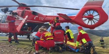 Patru persoane au murit după ce un vehicul s-a prăbușit într-o prăpastie