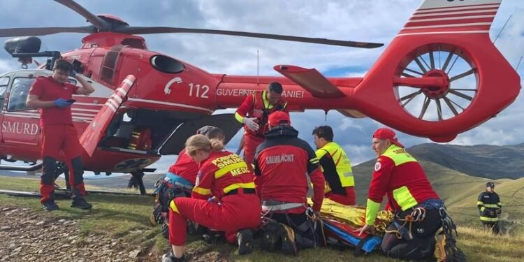 Patru persoane au murit după ce un vehicul s-a prăbușit într-o prăpastie