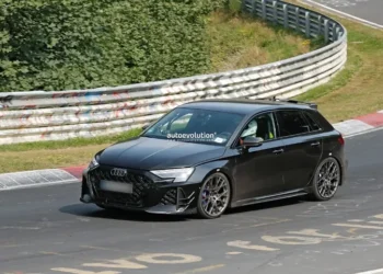 Audi RS 3 GT 2026, surprins pe Nürburgring: ultimul rămas-bun al legendarului motor cu cinci cilindri