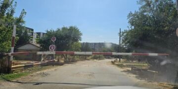 Bariera de la Bordei, coșmarul șoferilor: „Am stat 50 de minute și nu venea niciun tren”