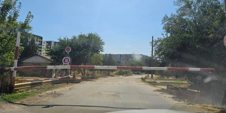 Bariera de la Bordei, coșmarul șoferilor: „Am stat 50 de minute și nu venea niciun tren”