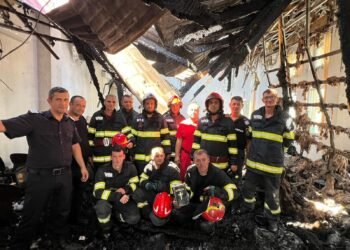 Minune în mijlocul distrugerii: o Biblie intactă după un incendiu devastator în Strehaia