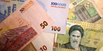 Rialul iranian continuă să se deprecieze: un dolar a atins 925.000 de riali