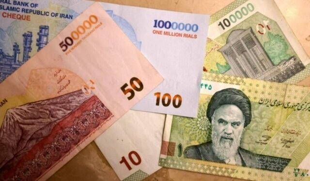 Rialul iranian continuă să se deprecieze: un dolar a atins 925.000 de riali