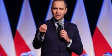 Karol Nawrocki devine președintele Poloniei într-un climat tensionat