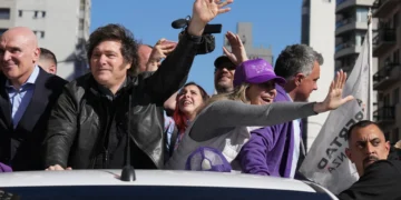 Tensiuni în Argentina: caravana președintelui Javier Milei, atacată cu pietre la Buenos Aires