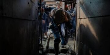 Incident la Mina Lonea: șase mineri blocați în colivie după un scurtcircuit electric