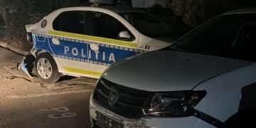 A lovit șase autospeciale în curtea Poliției
