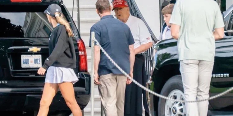 Trump reapare după cinci zile de absență: la golf cu nepoții, pe fondul zvonurilor despre sănătate