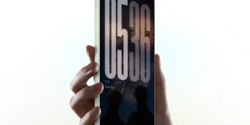 Xiaomi 16 Pro, dezvăluit: ecran plat de 6,8 inci, baterie uriașă și cameră de 50 MP pe toate lentilele