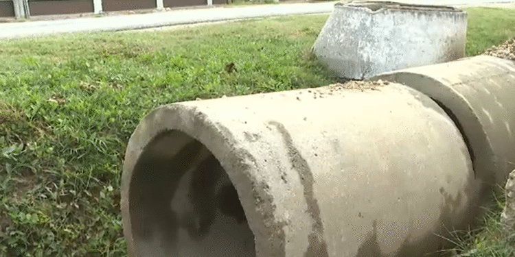 Canalizare cu fonduri europene, dar fără avize, furată bucată cu bucată! Sătenii din Gorj, obligați acum să se debranșeze