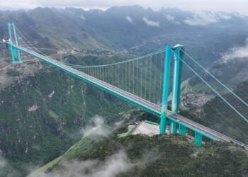 China a dat în folosință cel mai înalt pod din lume