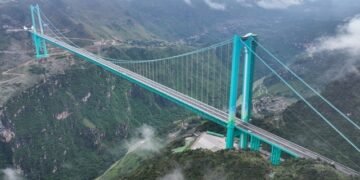 China a dat în folosință cel mai înalt pod din lume