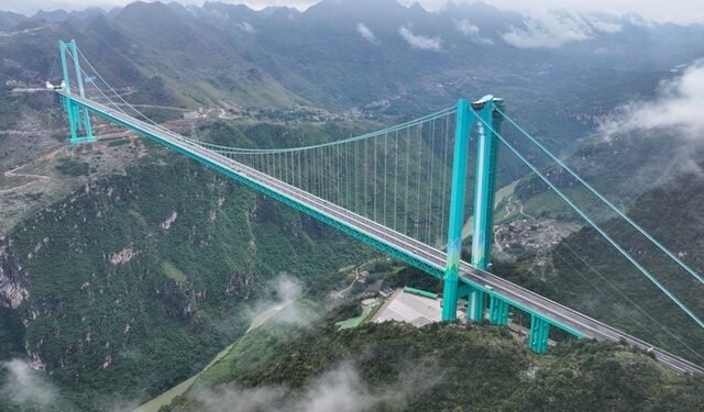 China a dat în folosință cel mai înalt pod din lume