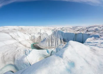Aventura vieții pe calota glaciară din Groenlanda: camping sub soarele care nu apune niciodată