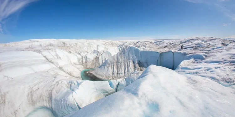 Aventura vieții pe calota glaciară din Groenlanda: camping sub soarele care nu apune niciodată