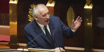 Criză politică în Franța: Parlamentul a înlăturat guvernul lui François Bayrou după doar 9 luni